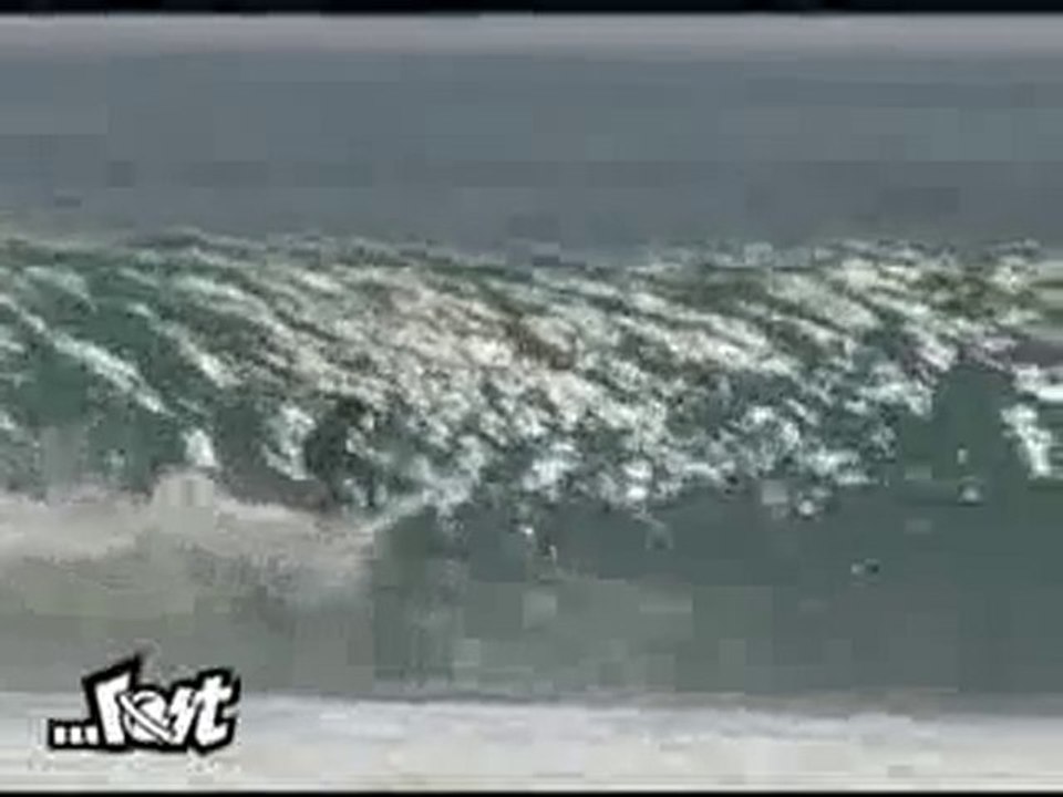 Surfing - CHRIS WARD BACKSIDE BARREL IN INDO