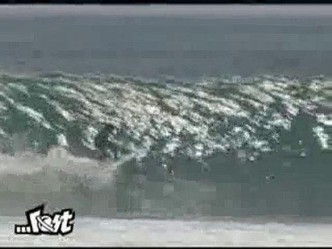 Surfing - CHRIS WARD BACKSIDE BARREL IN INDO