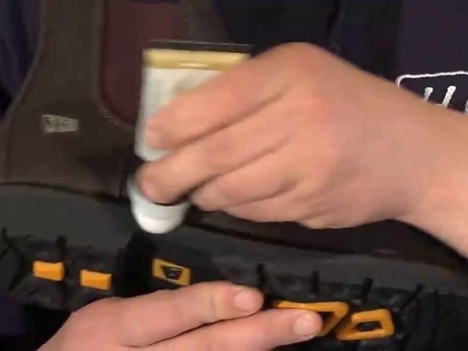 Pflegt und imprägniert lederschuhe - bns sport wax