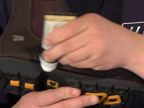 Pflegt und imprägniert Lederschuhe - BNS Sport Wax