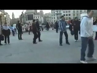 Şu çocuktan topu biri alsın...