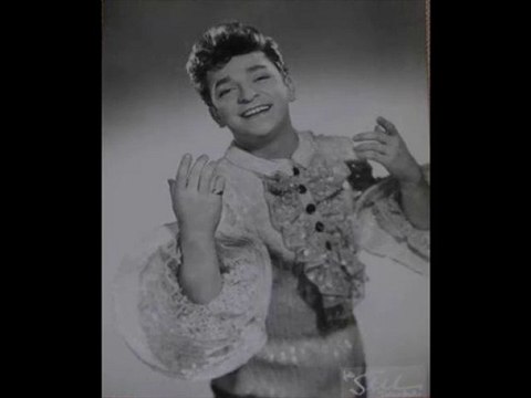 Zeki Müren - Menekşe Gözlerde Hiç Vefa Yokmuş