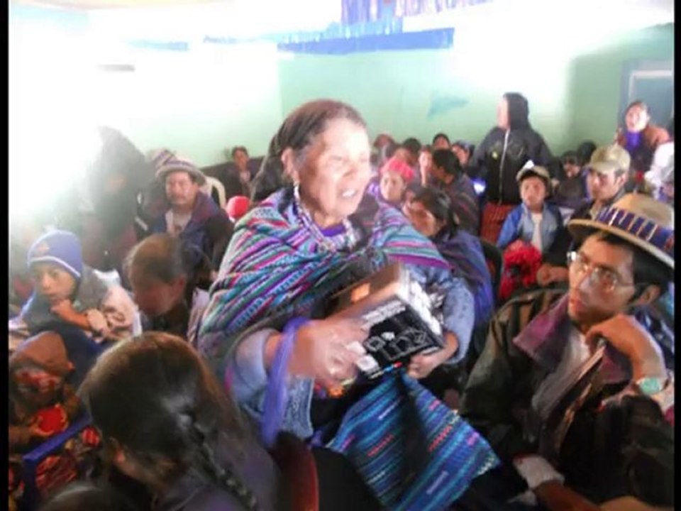 Guatemalan rural community purchases solar lamps