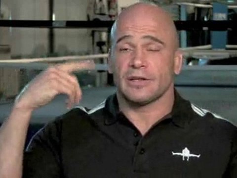 Mixed Martial Arts Fighting Tips : How can a striker defend a takedown?