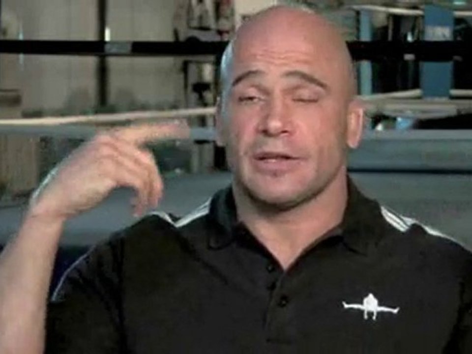 Mixed Martial Arts Fighting Tips : How can a striker defend a takedown?