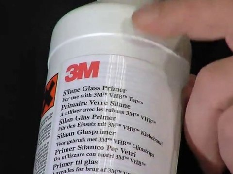 Erst Silan Glas Primer, dann kleben. 3M Silan Glas