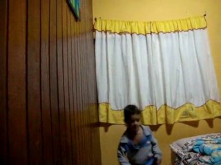 menino dançando BABY