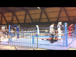 salon du catch le 18/12/10. Kris The Wrestler vs Venom