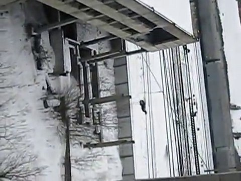 Du saut à l'élastique du haut d'un immeuble