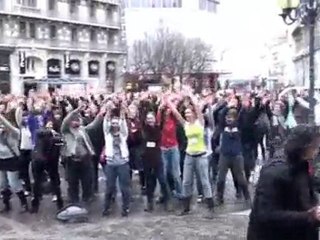 Waka Waka pour Queyranne: FlashMob des "Mounier"