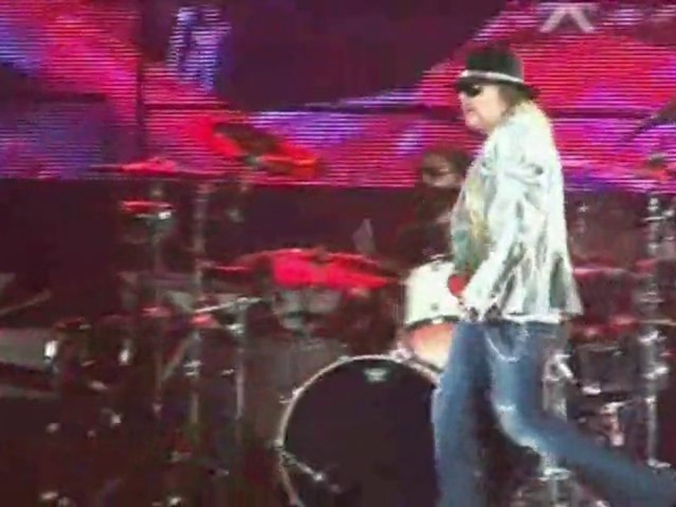 Guns N' Roses - Amnéville 2010 - TV 1 cam - Preview 2
