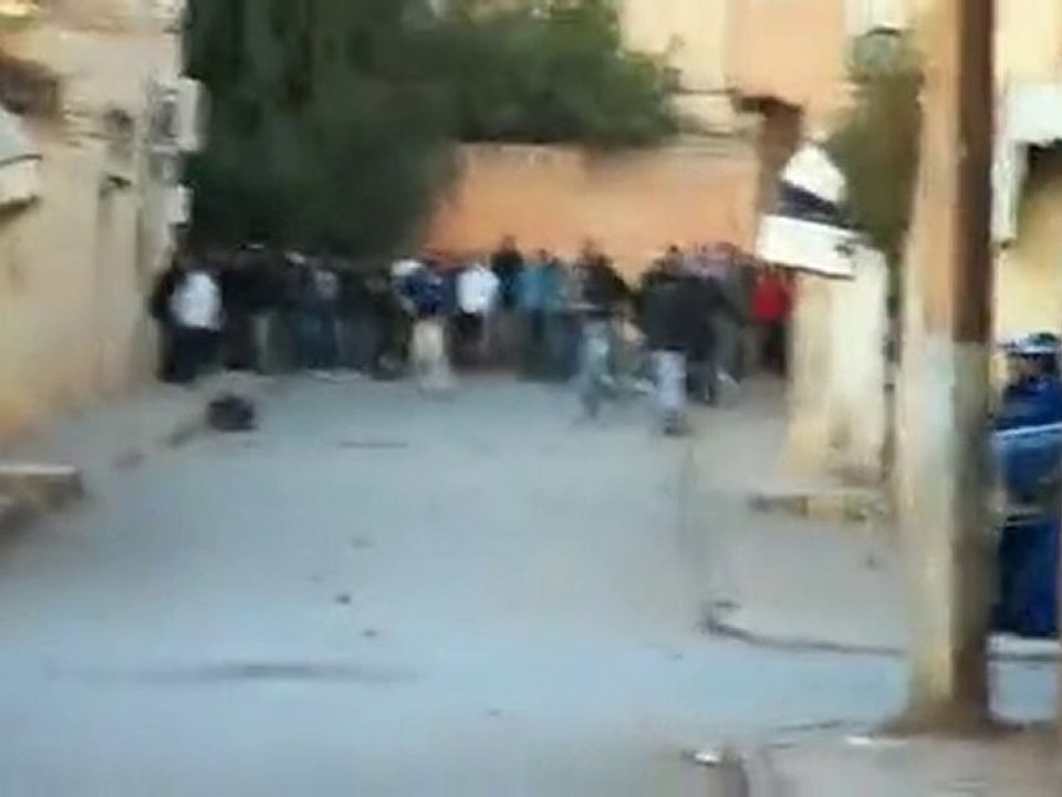 Emeutes En Algerie 2011-Laghouat.MP4