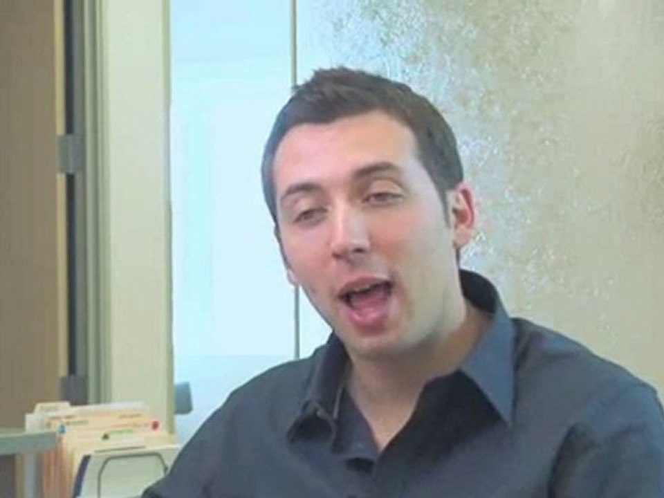 Potty Training : Do I need to teach my son to pee standing up?