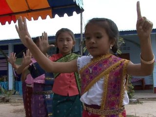 Danse des gamines vocal Ban None Champa LAOS
