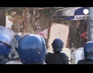 Cezayir'de işsiz gençler isyan etti