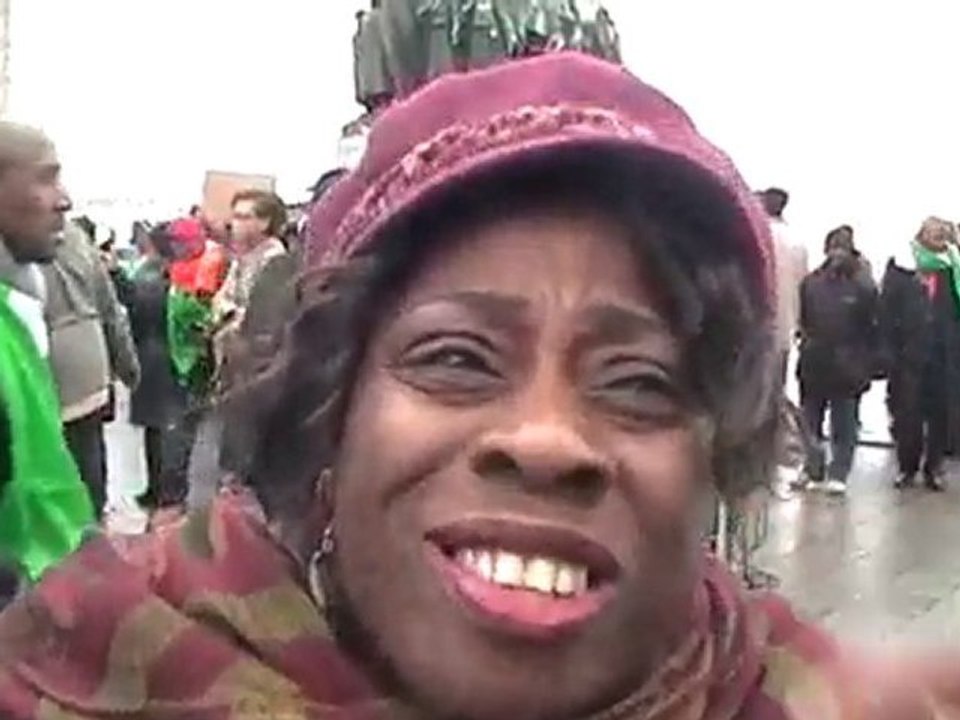 SIT-IN POUR GBAGBO A BXL, MME JANINE BATE SABLA DE PARIS....