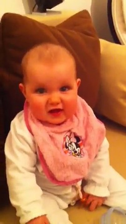 Margot sur le canapé