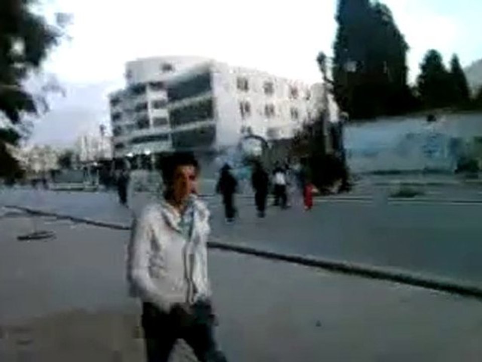 ES EMEUTES EN ALGERIE- bejaia hotel des finances.mp4