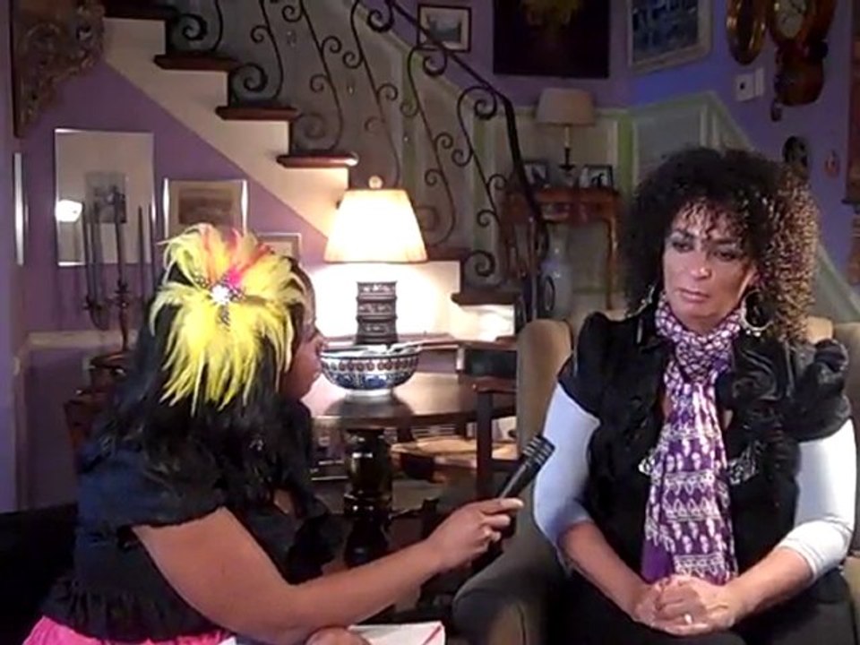 Alice Amter from Big Bang Theory gets Interviewed!