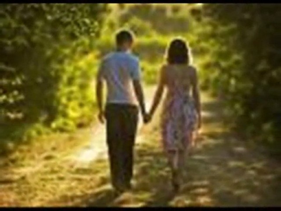 SADECE İSTEDİM TUT ELLERİMDEN