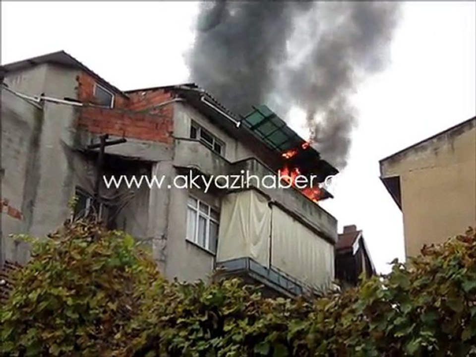 Akyazı Ev Yangını www.akyazihaber.com