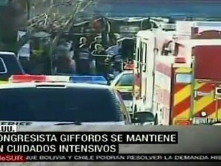 Senadora Giffords sigue en estado crítico, acusado se niega a declarar