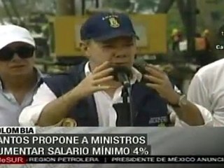 Santos anuncia que estudia incrementar a 4 por ciento aumento en salario mínimo