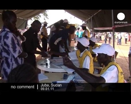 Sudanese queuing up to vote in the... - no comment