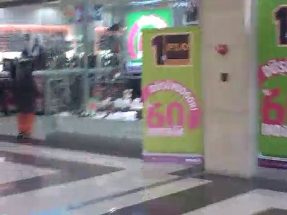 emircan çağlar ile gökdeniz erdem tirene biniyorlar.