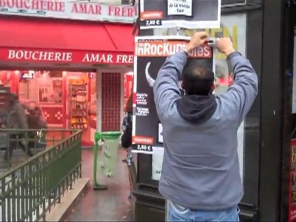 Affichage de la Une des Inrocks "Manger de la viande tue"