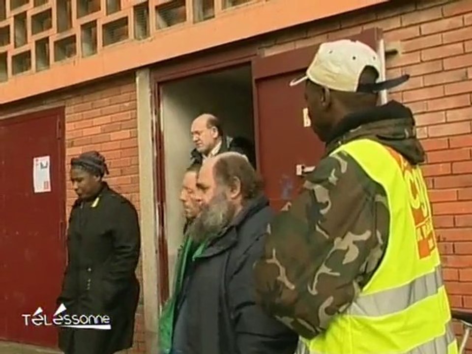 Les poubelles envahissent la Grande Borne! (Grigny)