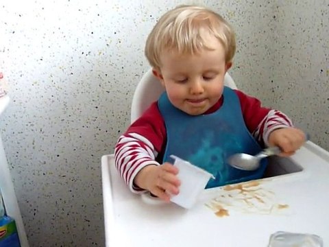 20110105 Romain mange tout seul 2 Merignac