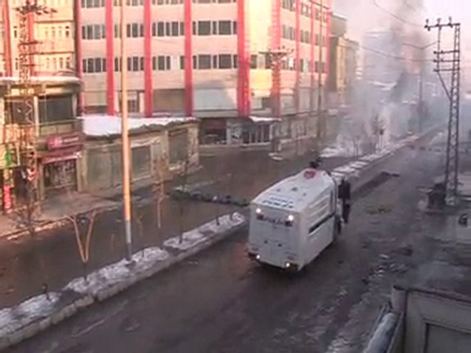 Yüksekova'da KCK Gözaltı Protestosu