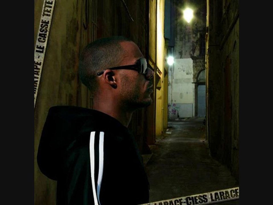CIESS LARACE ( derriere le mic )