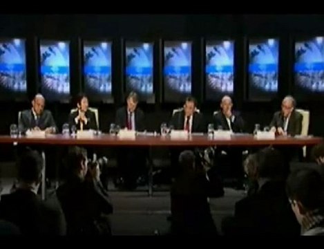 Stephen Roach Says Global Economy 'Anemic at Best'