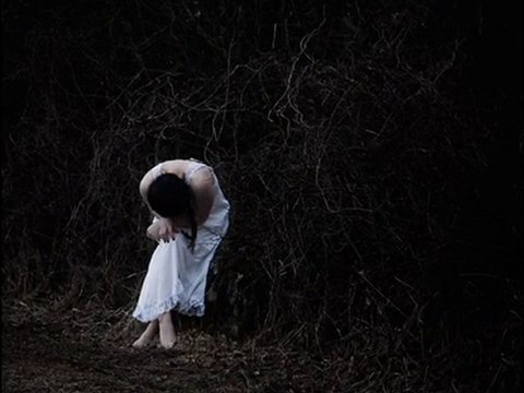 Petek Dinçöz Yasak Bahçe 2011