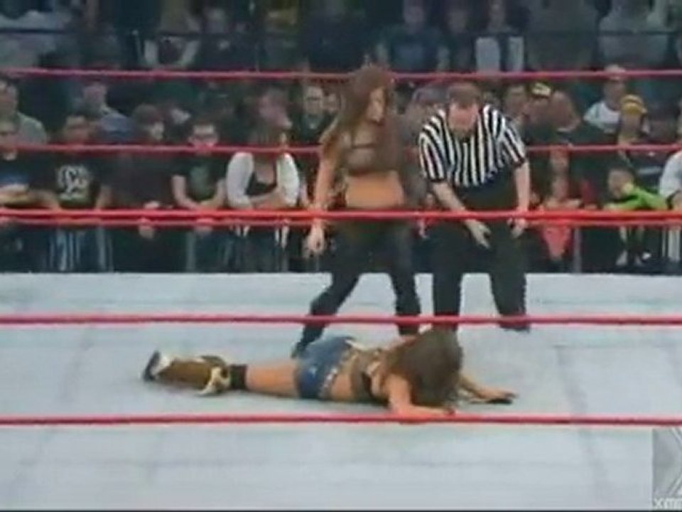 Madison Rayne (c) vs Mickie James 1/9/11