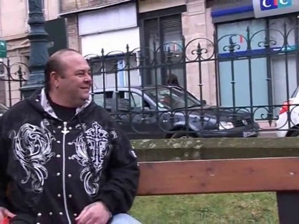 prevert le désespoir est assis sur un banc