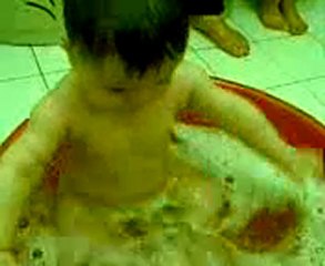 Ahmet Tuğra TANRIVERDİ banyoda