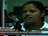 Salvadoreños deportados de EEUU denuncian maltrato de funcionarios de migración