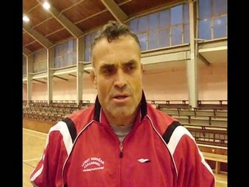 Eyüp ÜNLÜ  Güreşçileri çalıştırıyor
