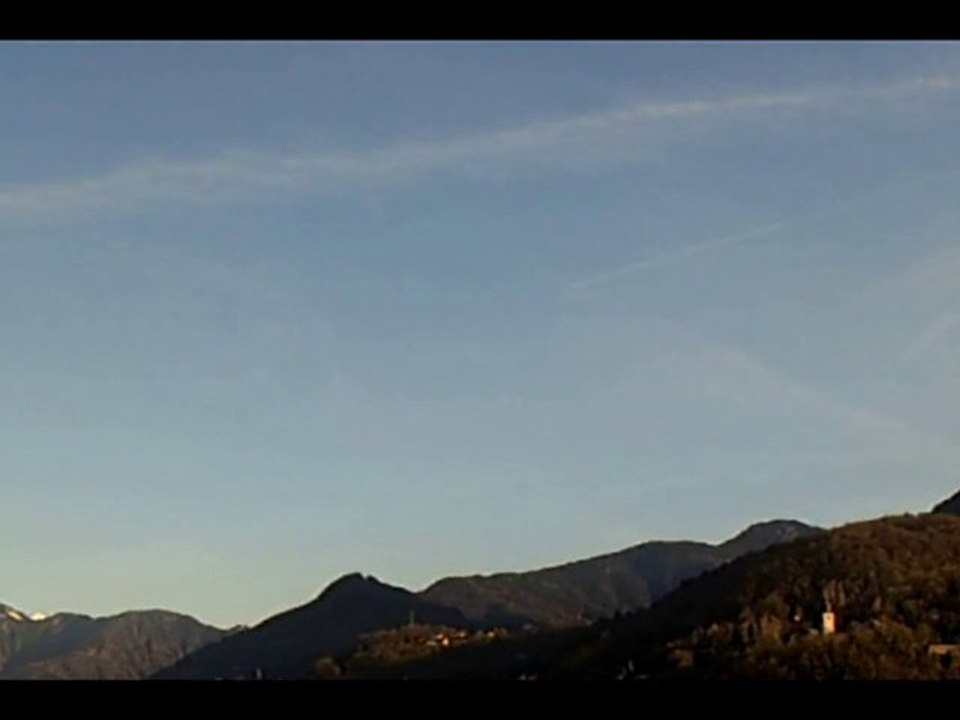 SAVOIE, TRAINEES de CONDENSATION d'avion de ligne
