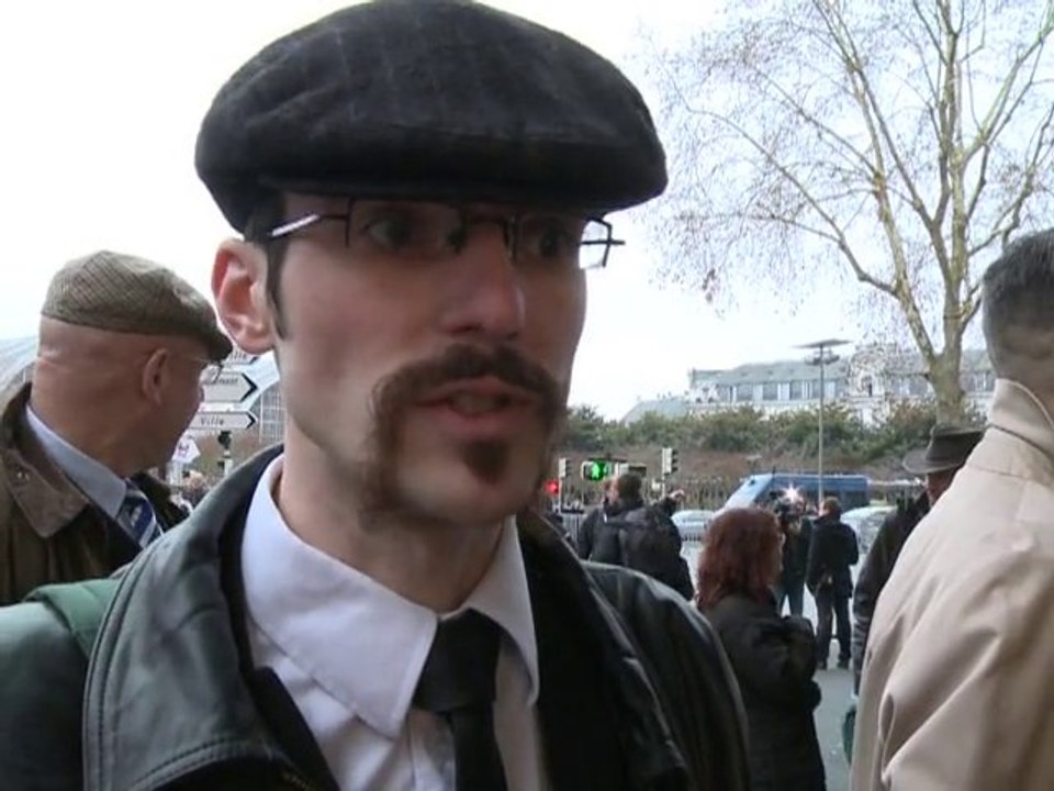 Congrès FN: arrivée des Le Pen et de Gollnisch