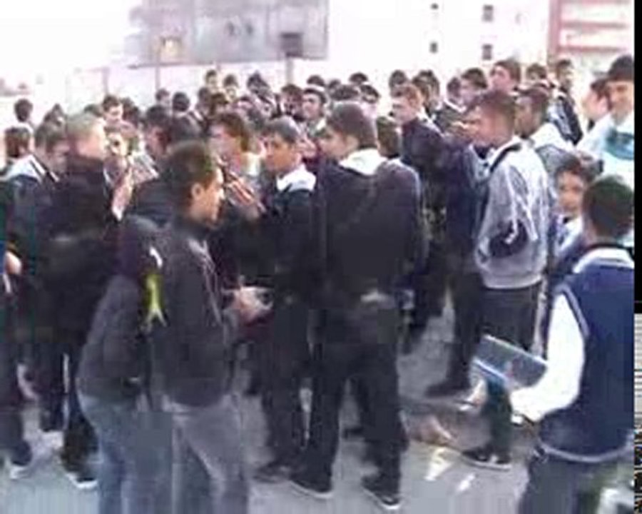 Nusaybin de lise öğrencileri kürtçe eğitim istedi