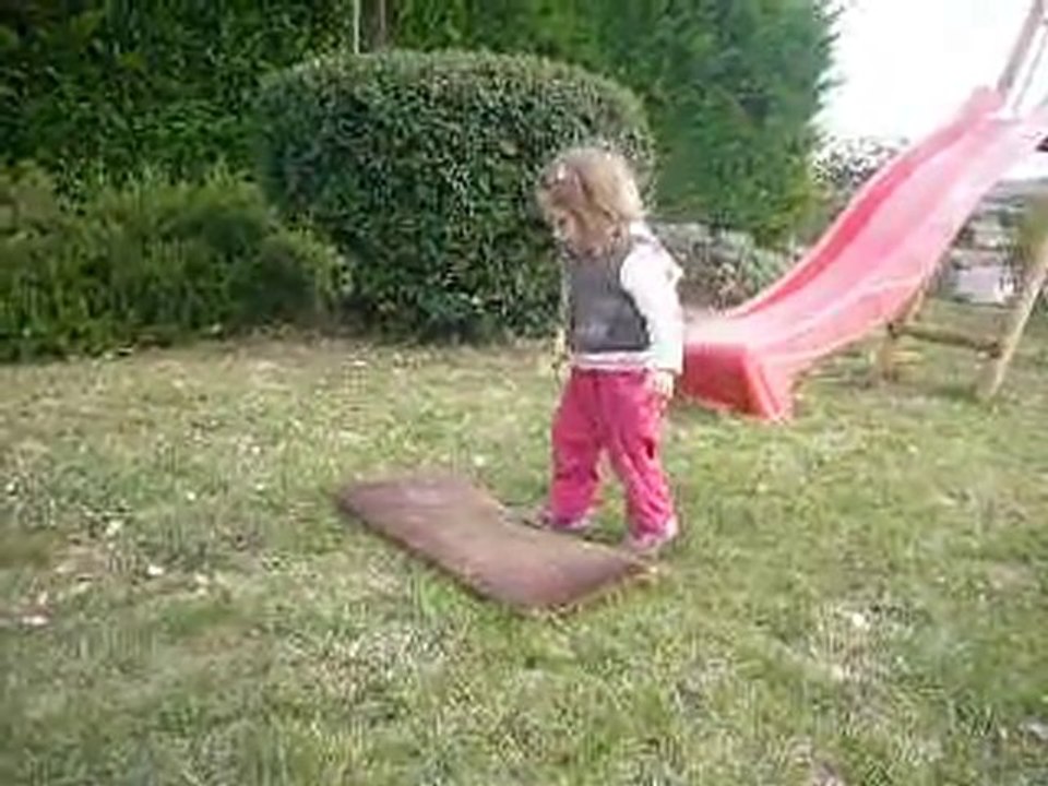 Charlotte tente de sauter !
