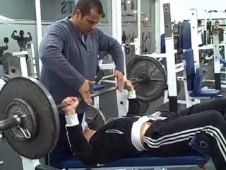 Decline Bench Press - Spur On New Muscle Growth