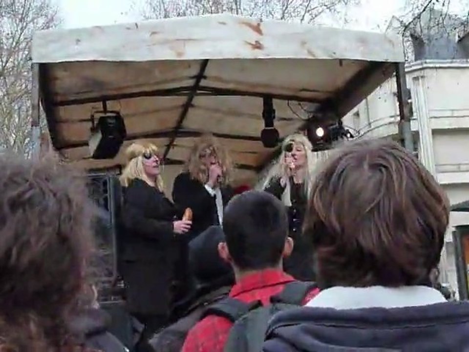 Radio Béton à la manif anti-FN à Tours le 15 janvier 2011