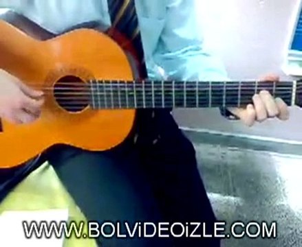 Muzik ogretmeninden ogrencilerine muzik ziyafeti