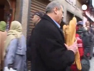 Tunisie: des manifestants réclament la dissolution du...