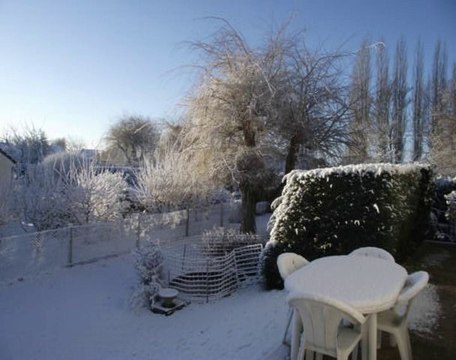 Bonne Année 2011 - La Harengère avec son manteau blanc